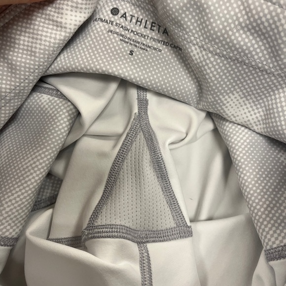 Athleta Ultimate Stash Pocket Printed Capri - Picture 12 of 13